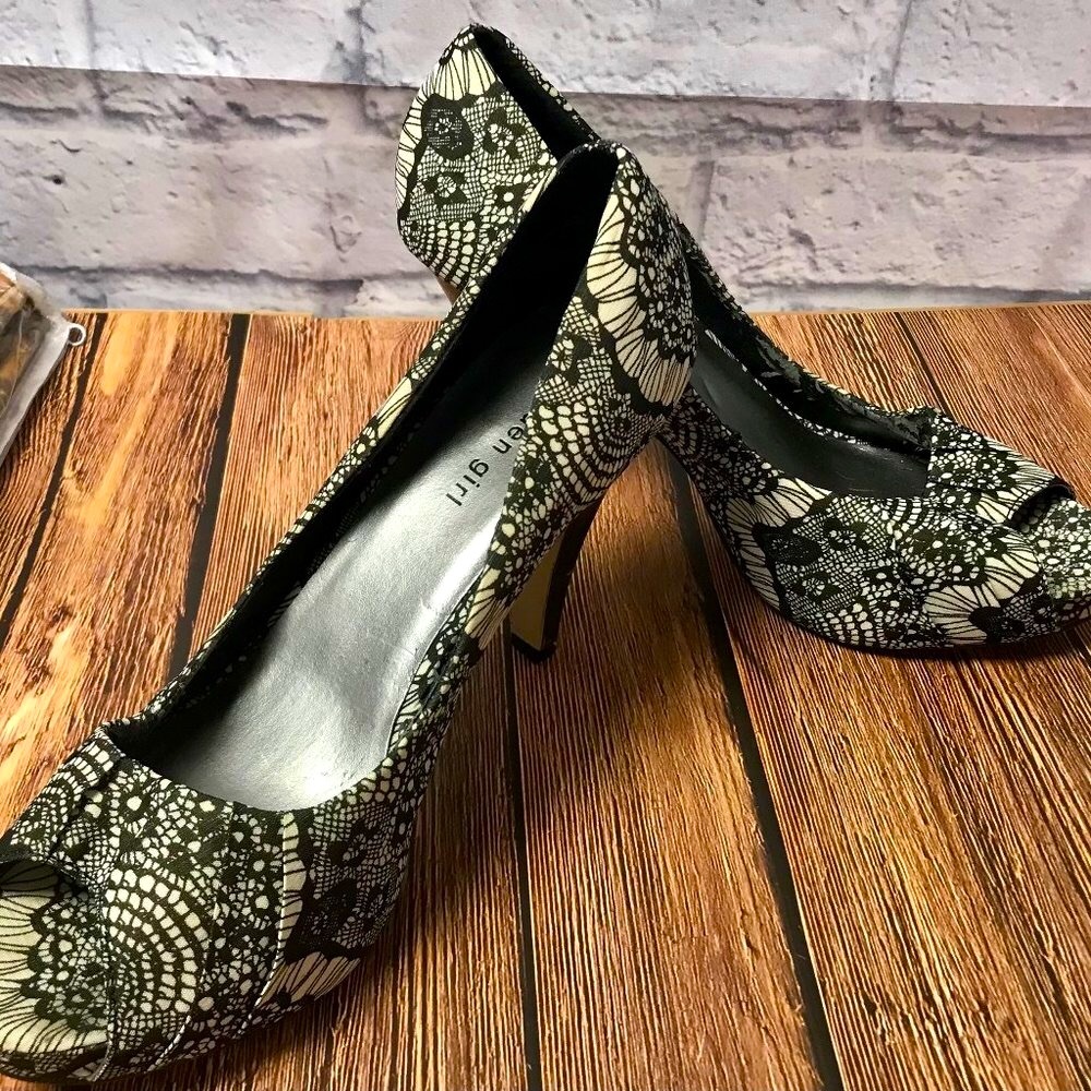 Madden Girl Kaboby Peep Toe Heels Size 10